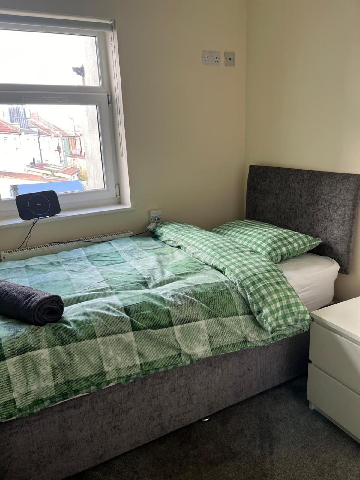 Short Term Lets From £15 Per Person Per Night Apartment Bristol Bagian luar foto
